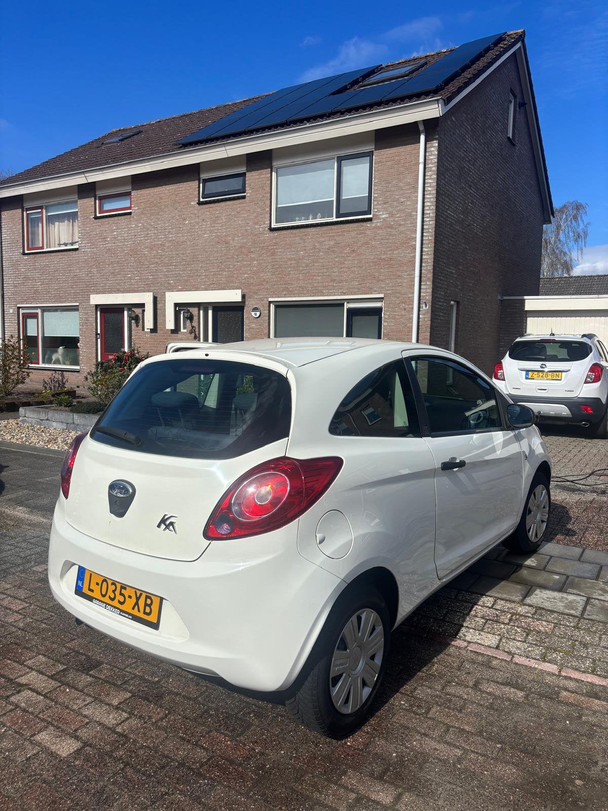 Ford Ka 1.2 51KW 2010 Wit, Voorwielaandrijving, 1242 cc, 4 cilinders, 4 stoelen
