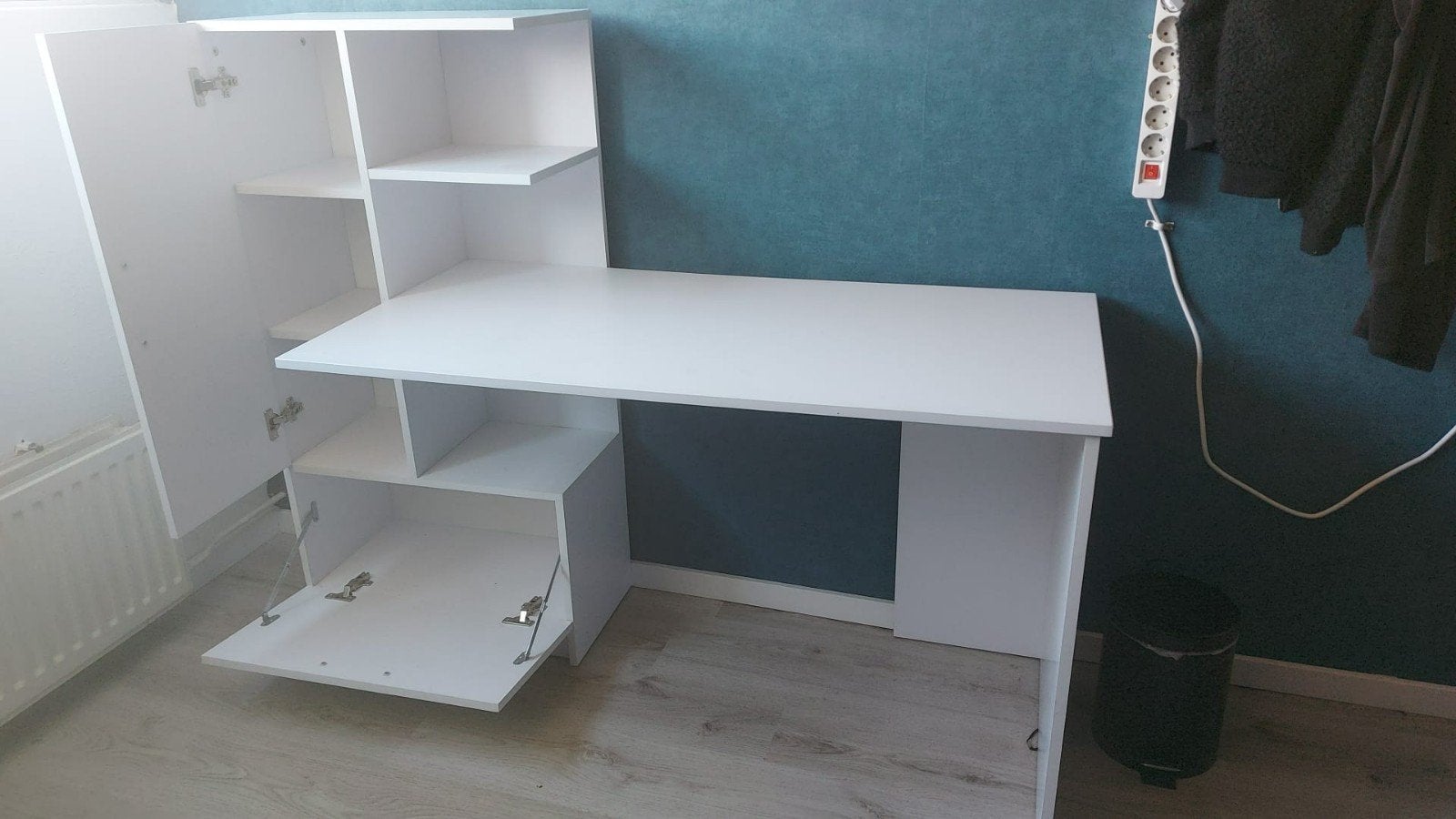 Wit bureau met kast en opbergruimte, Ophalen, Opbergruimte, Spaanplaat of MDF, Zo goed als nieuw