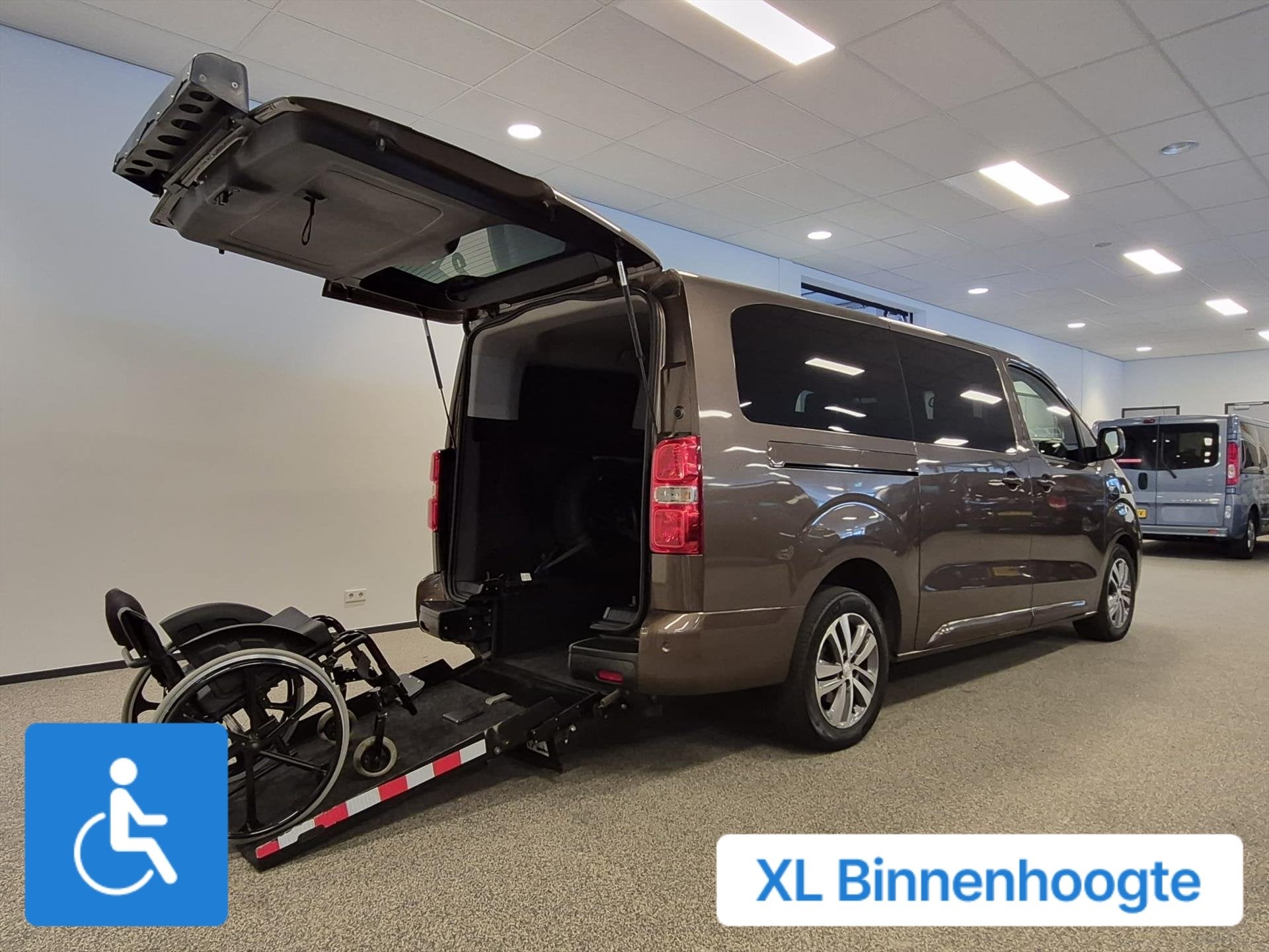 Peugeot Expert L3H1 Rolstoelbus 5+1 XXL-Ombouw 150cm bodemve, Auto's, Bestelauto's, Stof, Gebruikt, 4 cilinders, Bedrijf