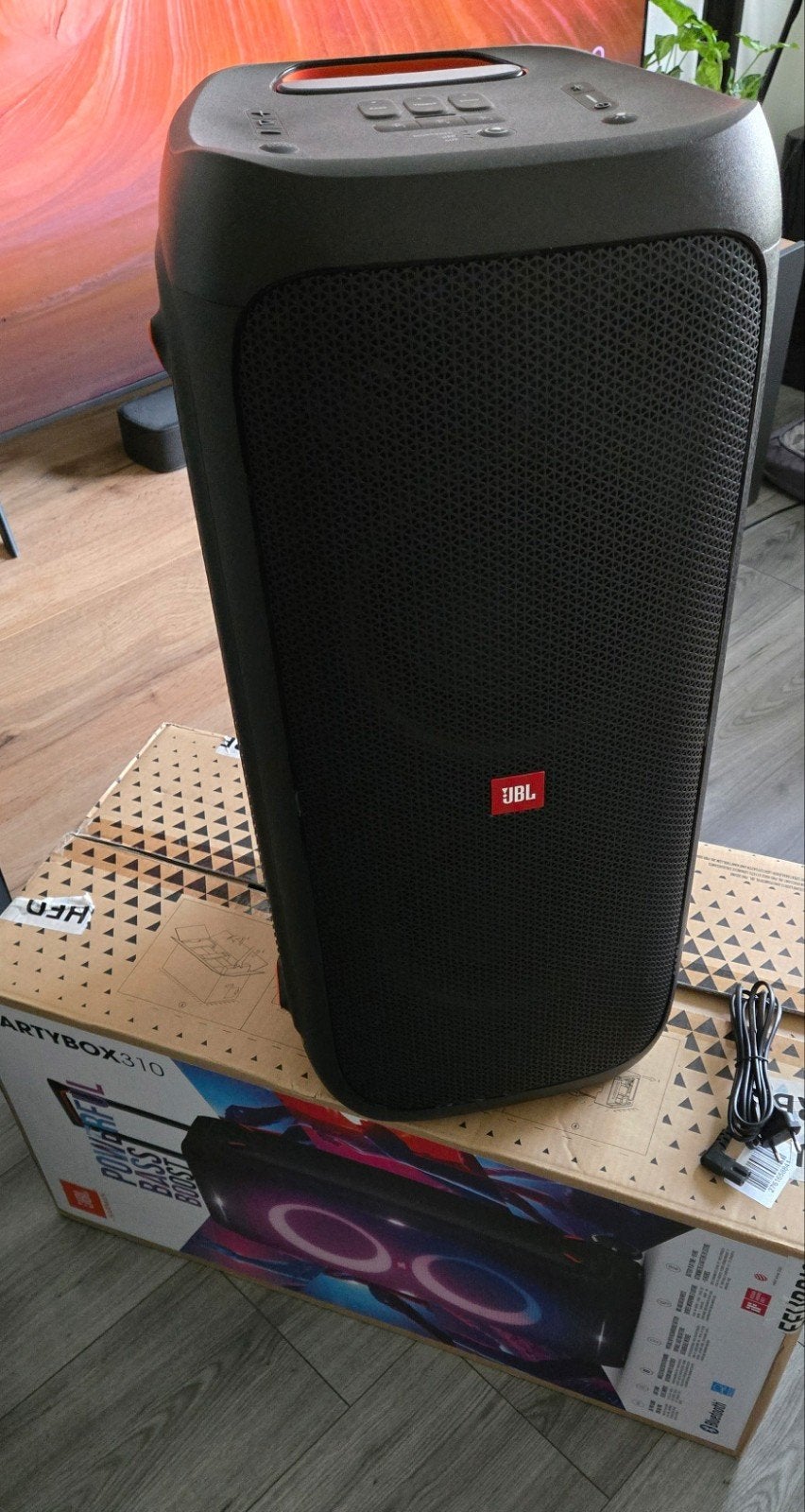 Foto 10 van Nieuw JBL PARTYBOX 310 2 maand oud + factuur,absoluut nieuw