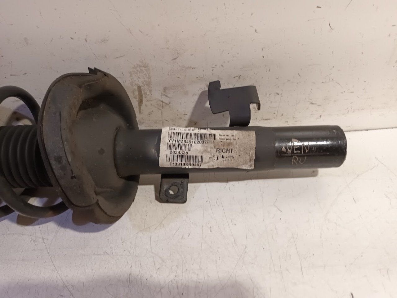 Veerpoot rechts voor Volvo V40, Auto-onderdelen, Onderdelen@venauto.nl, Van der Ven Autorecycling B.V., Gebruikt, Ettenseweg 76, 4706 PB Roosendaal, The Netherlands
