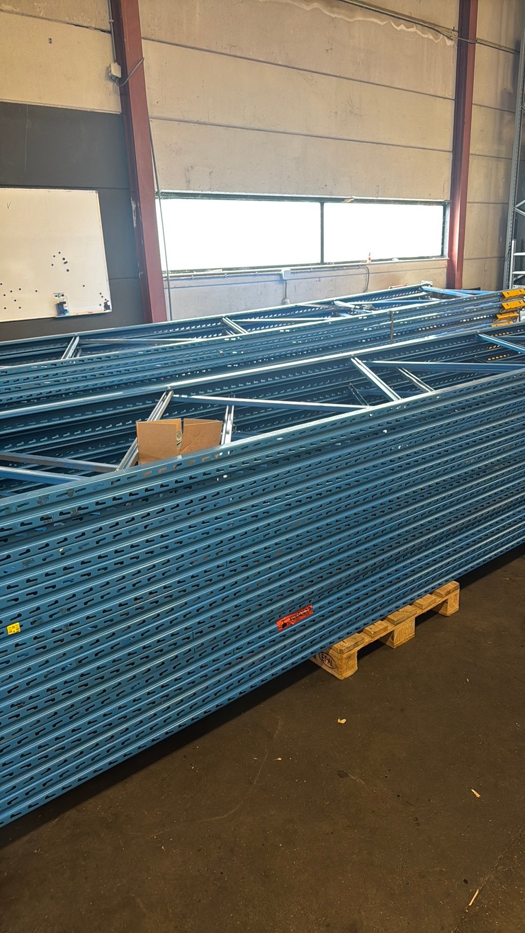 Palletstellingen en Liggers, Ophalen