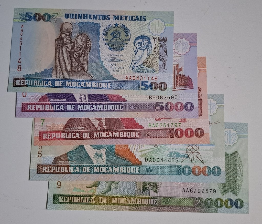 MOZAMBIQUE 5 bankbiljetten, Postzegels en Munten, Ophalen of Verzenden, Overige landen, Setje