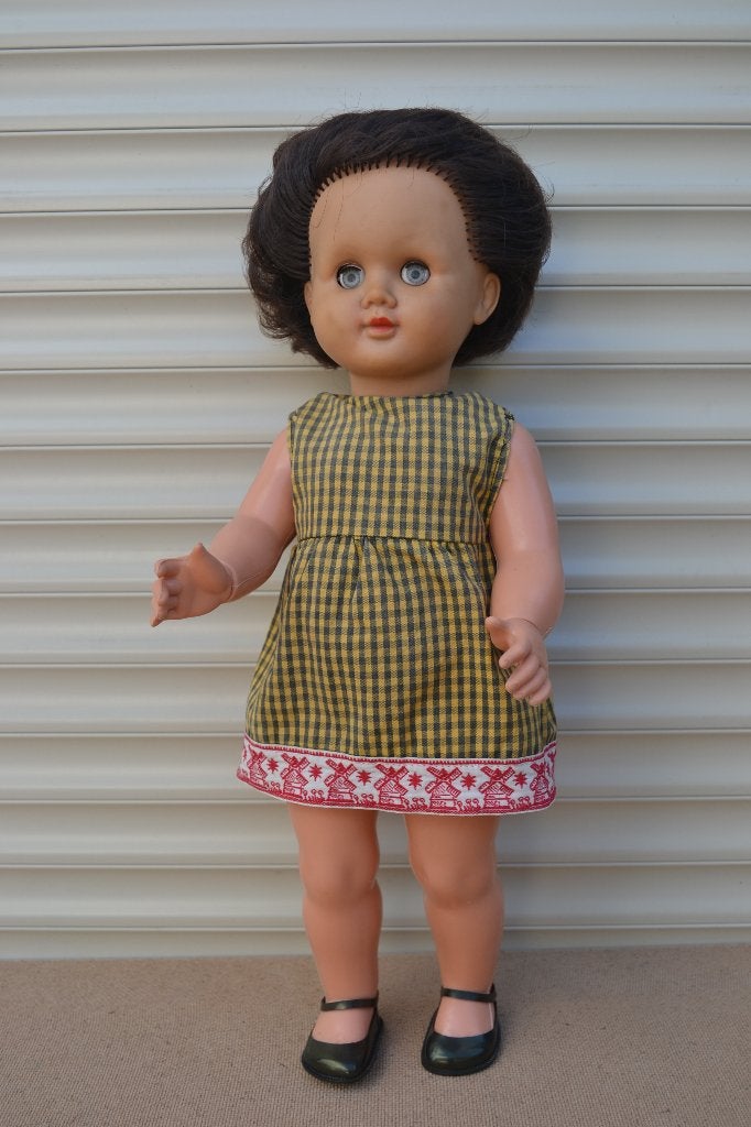 Mooie wildebras pop met originele kleding NR 8135, Verzamelen, Poppen, Ophalen of Verzenden, Zo goed als nieuw, Pop