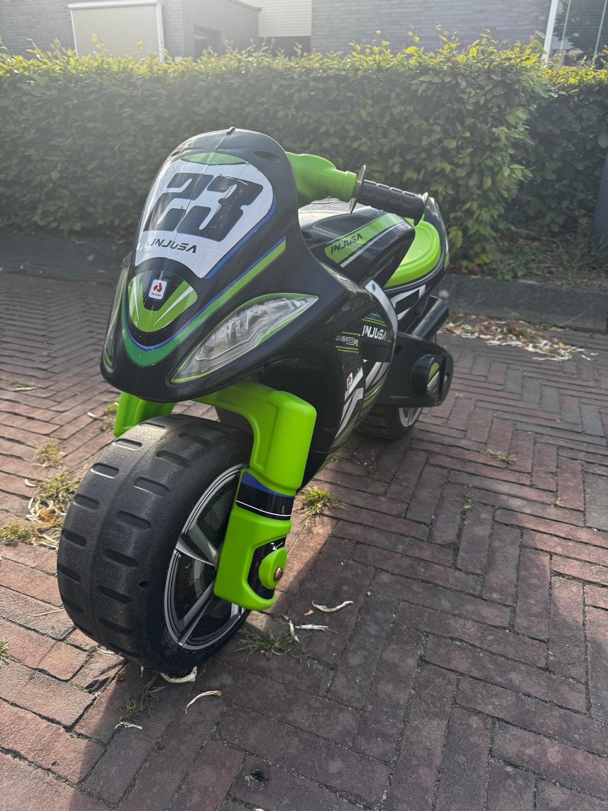 Plastic kindermotor Injusa, zwart/groen, Ophalen of Verzenden, Gebruikt