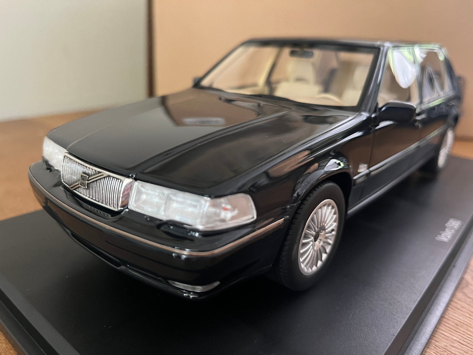 Volvo S90 Royal | DNA Collectibles | 1:18 | limited Edition, Hobby en Vrije tijd, Modelauto's | 1:18, Ophalen of Verzenden, Nieuw