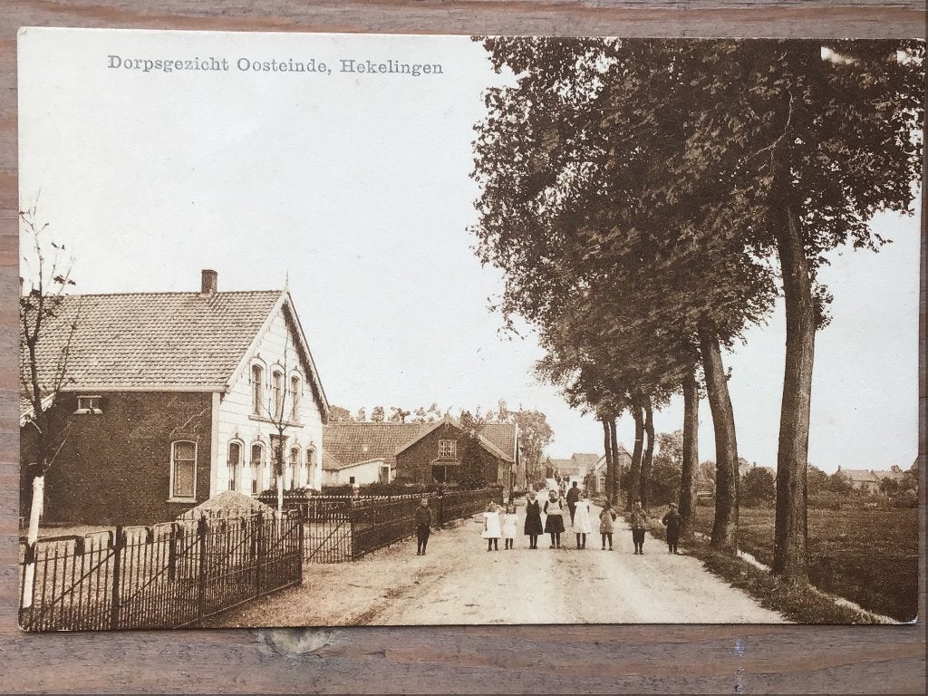 Dorpgezicht Oosteinde, Hekelingen -Antieke Ansicht ca1920-30, Ophalen of Verzenden, 1920 tot 1940, Gelopen, Zuid-Holland