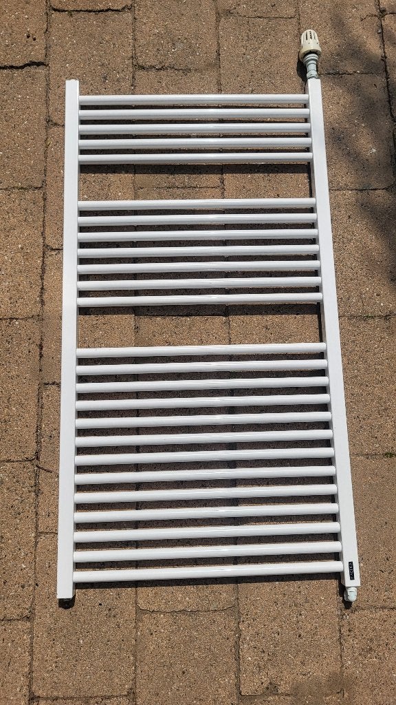 Handdoek radiator Haceika met Plieger thermostaatkraan, Ophalen, 500 tot 800 watt, Radiator, Minder dan 60 cm