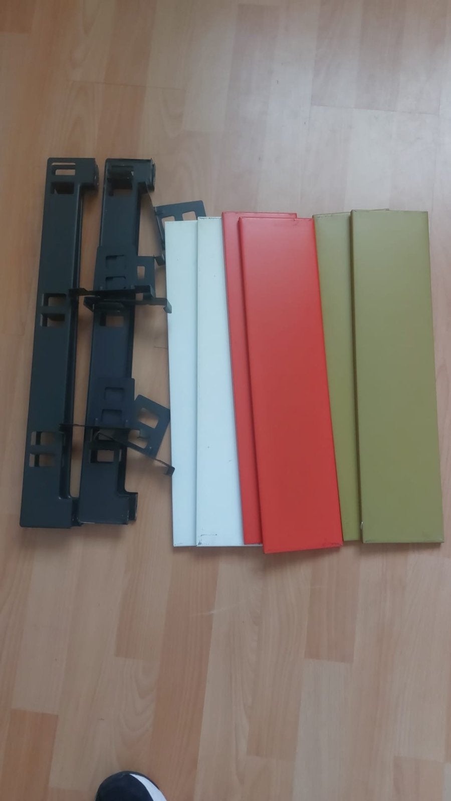 Vintage Tomado boekenrek met gekleurde metalen planken, Ophalen, Gebruikt