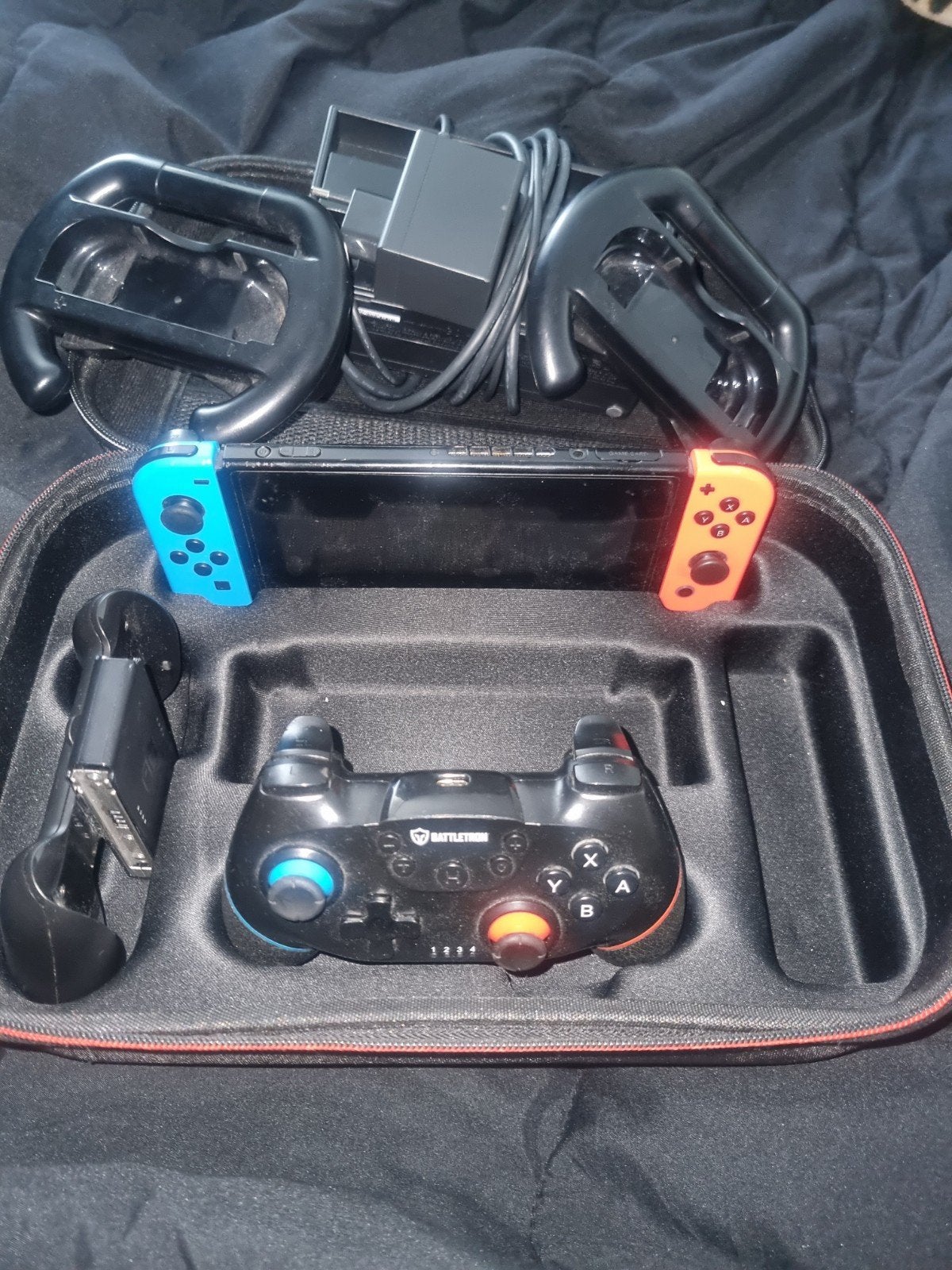 Nintendo Switch met extra controllers en accessoires, Spelcomputers en Games, Ophalen of Verzenden, Gebruikt, Met 3 controllers of meer