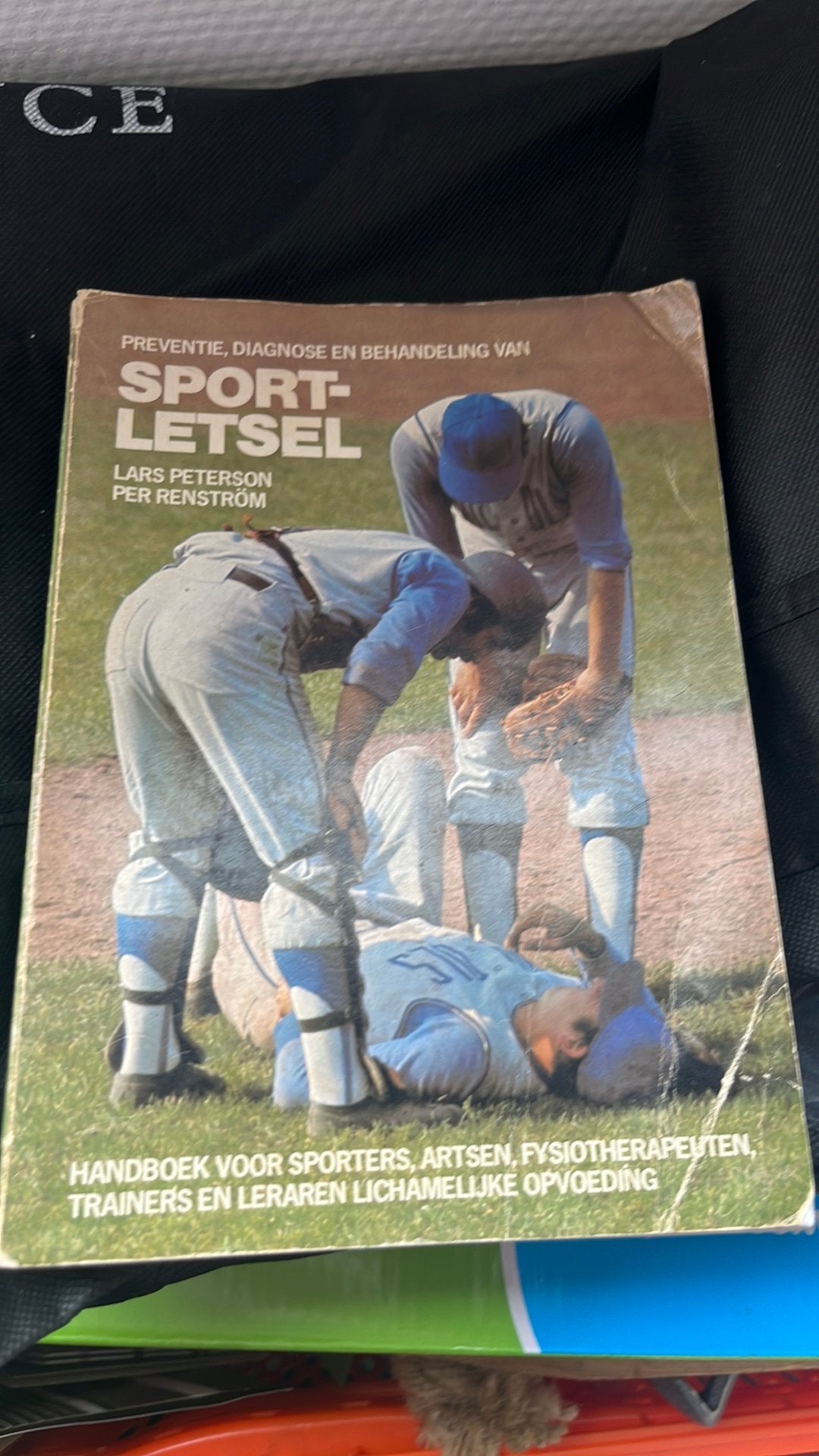 Sportletsel boek, Ophalen of Verzenden, Gelezen, Overige sporten