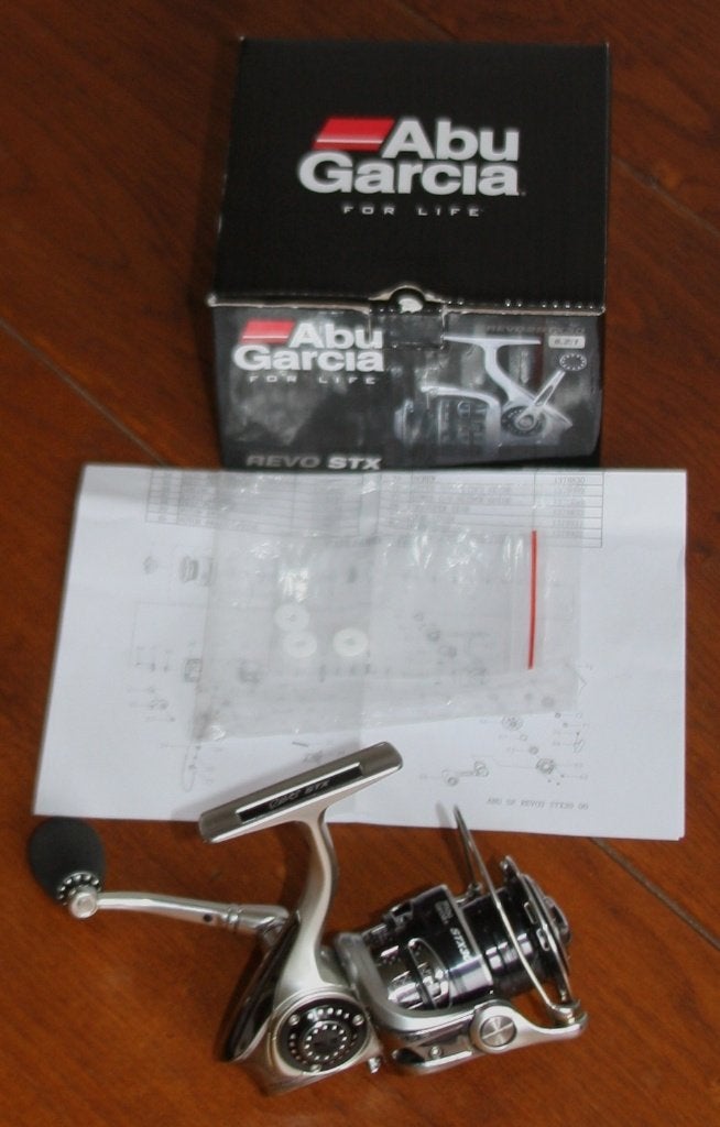 ABU Garcia Revo STX 30 (maat 3000) in Doos zie ALLE Foto's !, Ophalen of Verzenden, Gebruikt, Molen