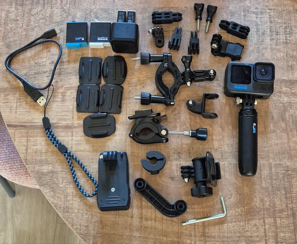 GoPro Hero 10 Black met veel extra's en accessoires, Ophalen of Verzenden