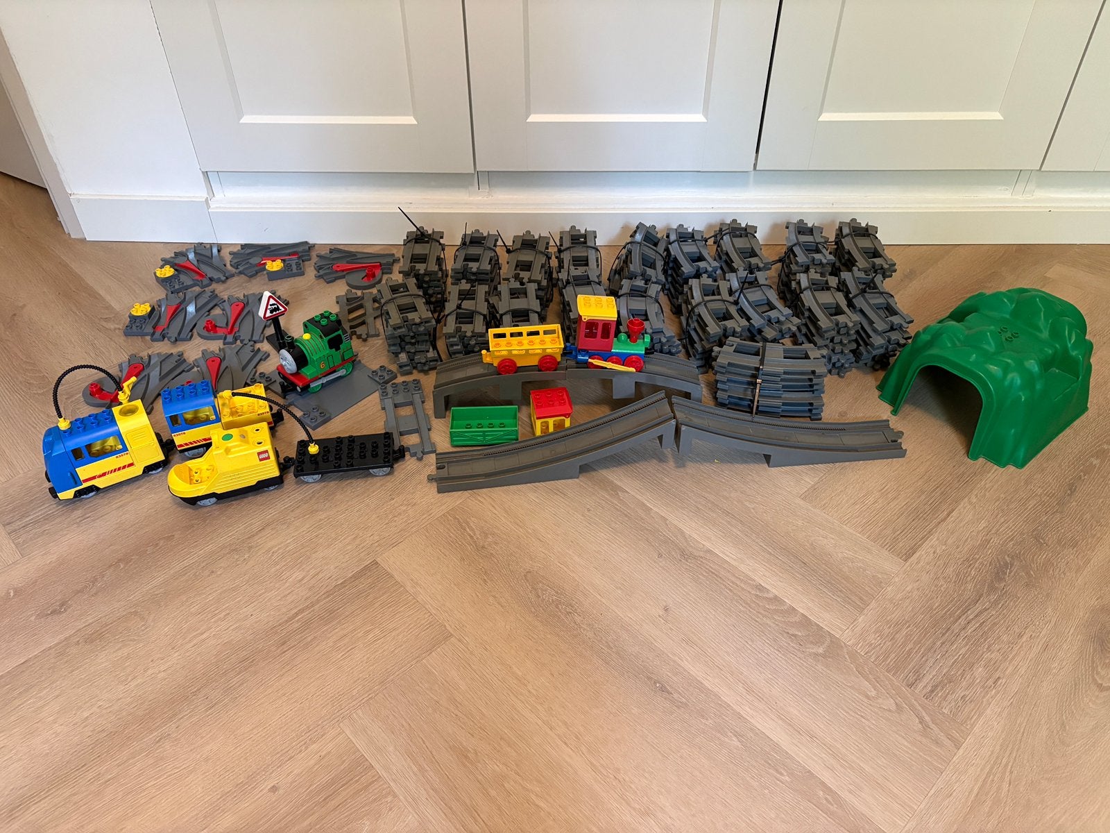 LEGO DUPLO treinbaan – ca. 140 rails, incl treinen, Ophalen, Zo goed als nieuw, Duplo