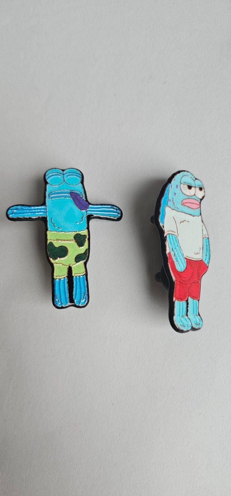 Spongebob vissen pins - 2 stuks, Ophalen of Verzenden, Gebruikt, Figuurtje, Speldje of Pin