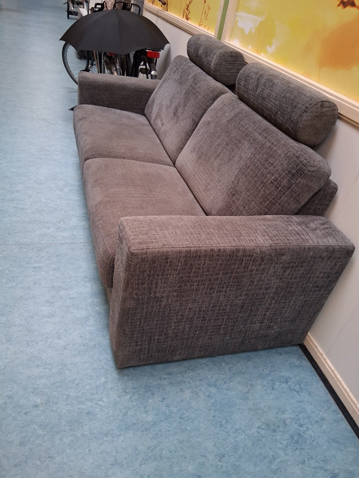 Comfortabele grijze tweepersoonsbank met hoofdsteunen, Ophalen, 250 tot 300 cm, Gebruikt, Tweepersoons