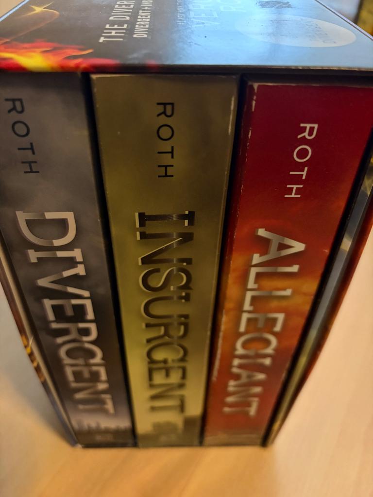 Divergent paperback box-set 1-3 (Engels), Ophalen, Zo goed als nieuw, Veronica Roth