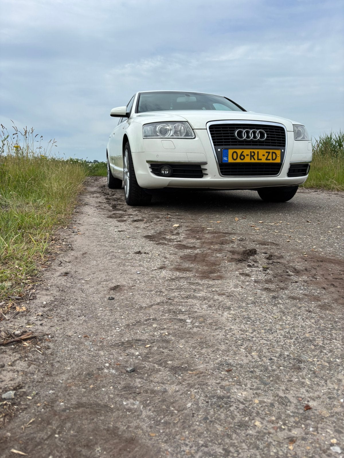 Audi A6 2.4 V6 130KW Avant AUT 2005 Wit, Auto's, 1800 kg, Zwart, Wit, Stationwagon