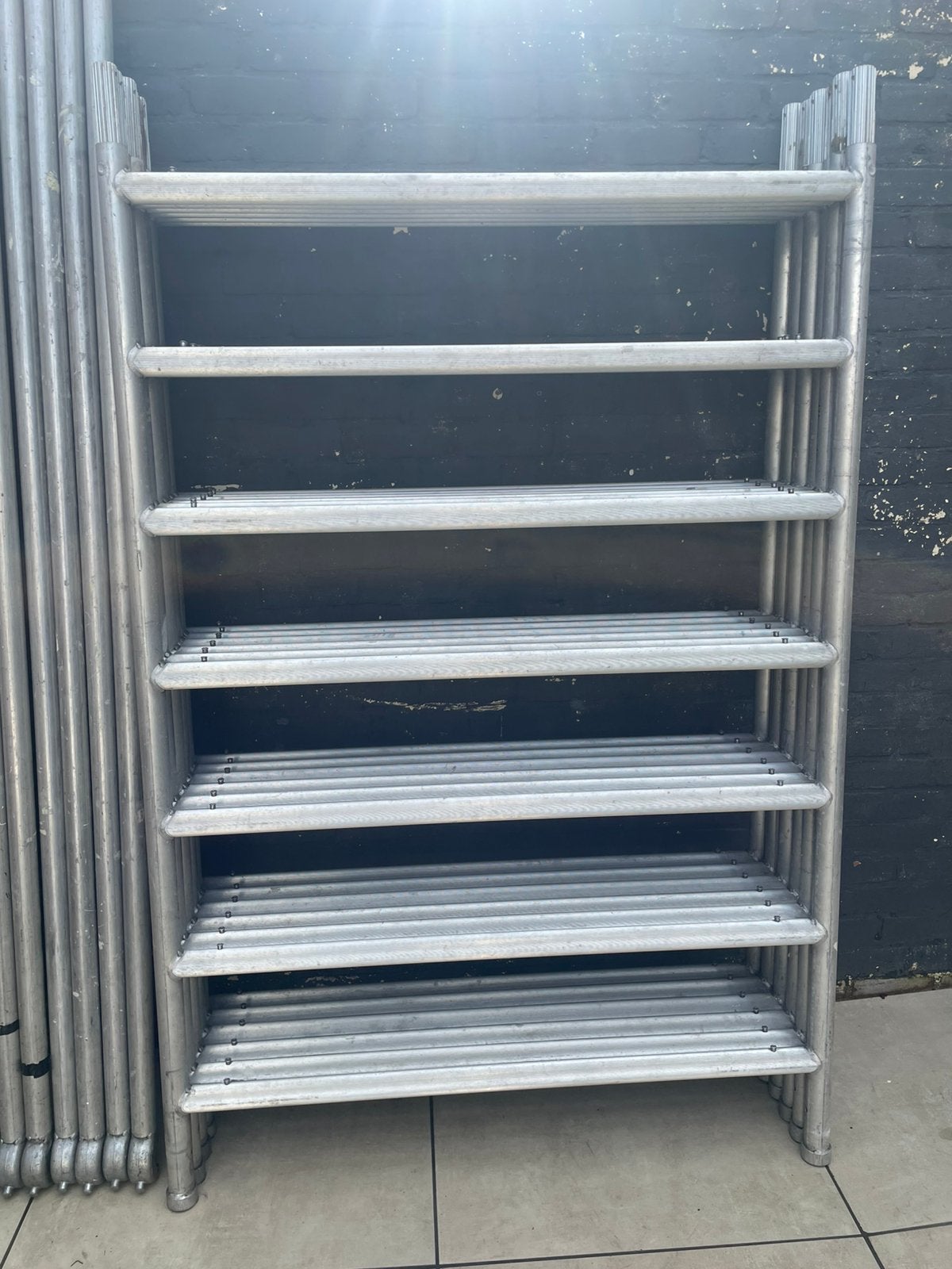 Nette rolsteiger, Doe-het-zelf en Verbouw, Ophalen, Zo goed als nieuw, Rolsteiger of Kamersteiger, 5 meter of hoger
