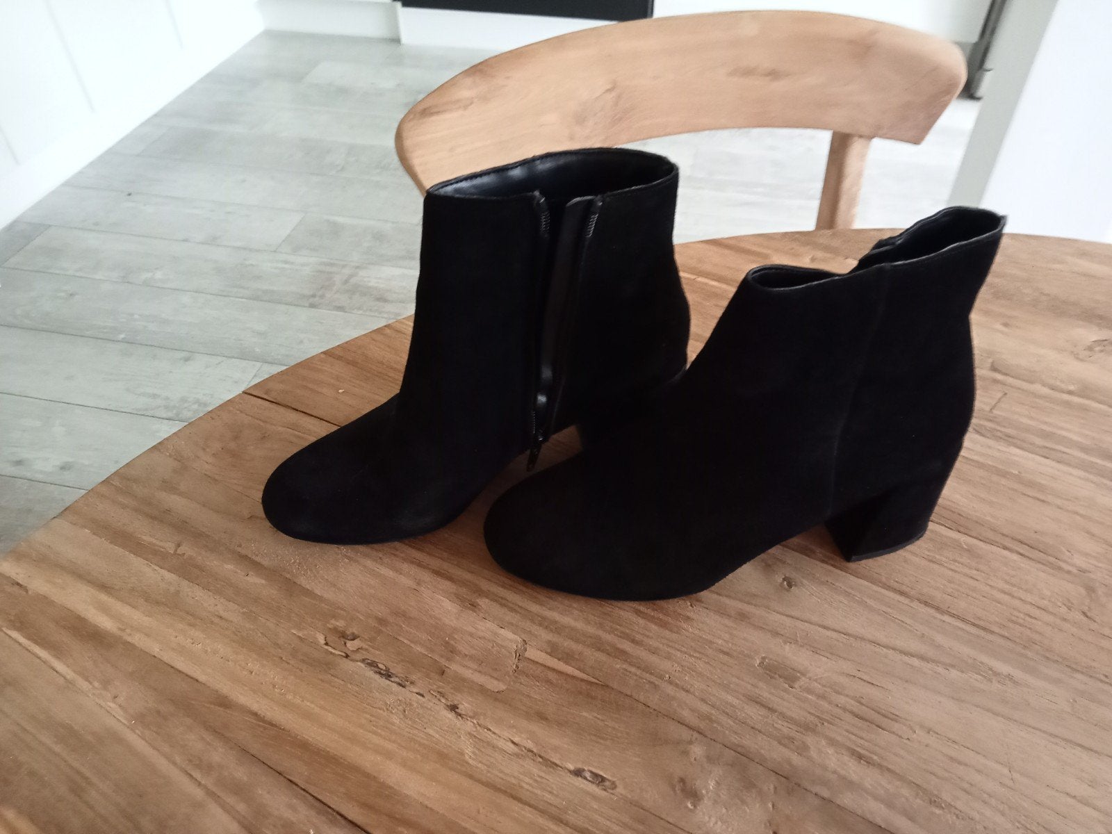 mooi zwart suède look laarsje, Ophalen of Verzenden, Nieuw, Zwart