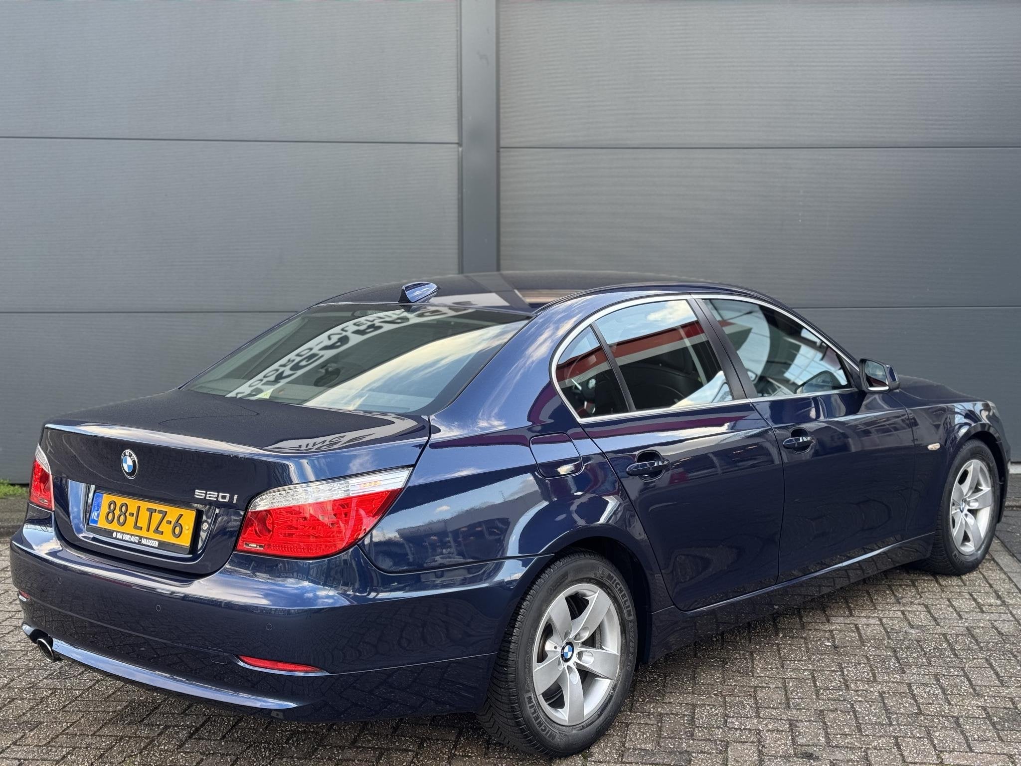 BMW 5-serie 520i / Geen import / 100% Onderhoud, Auto's, Automaat, Zwart, 4 cilinders, Blauw
