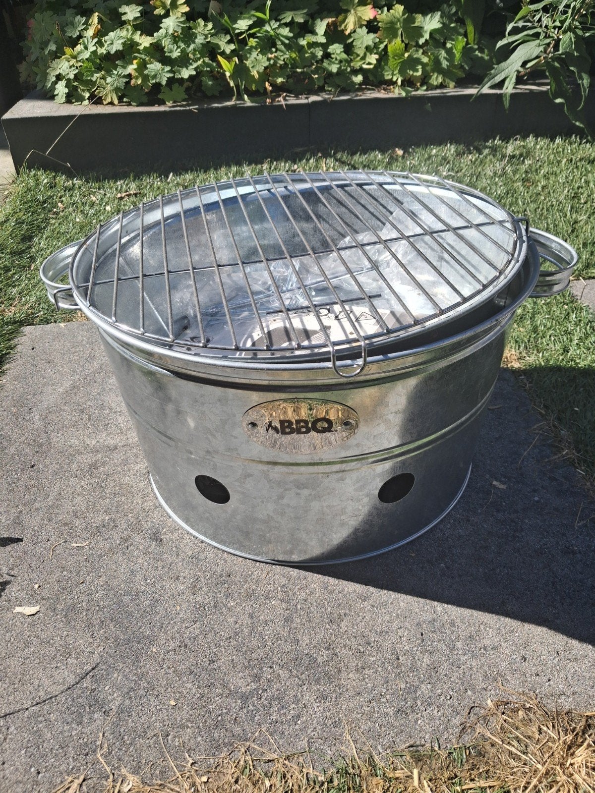 BBQ-emmer inclusief briketten, Ophalen, Nieuw