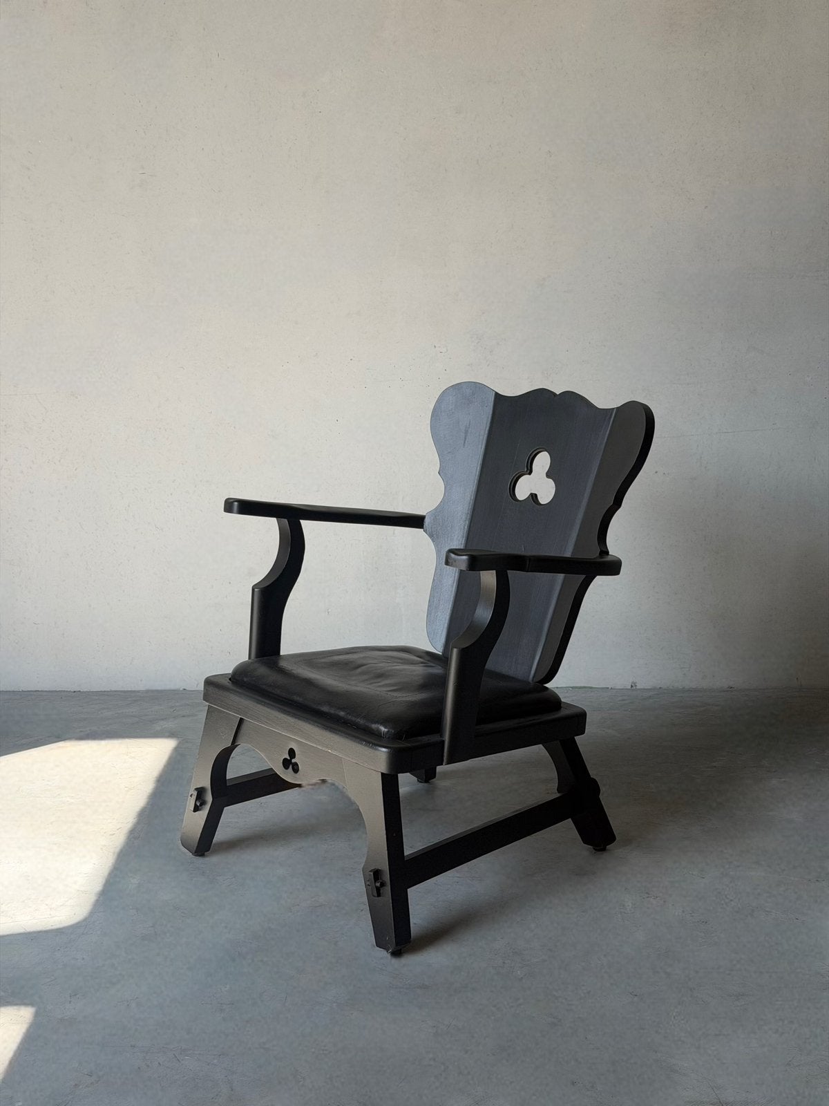 Vintage brutalist zwarte fauteuil, Ophalen, 75 tot 100 cm, Zo goed als nieuw, 50 tot 75 cm