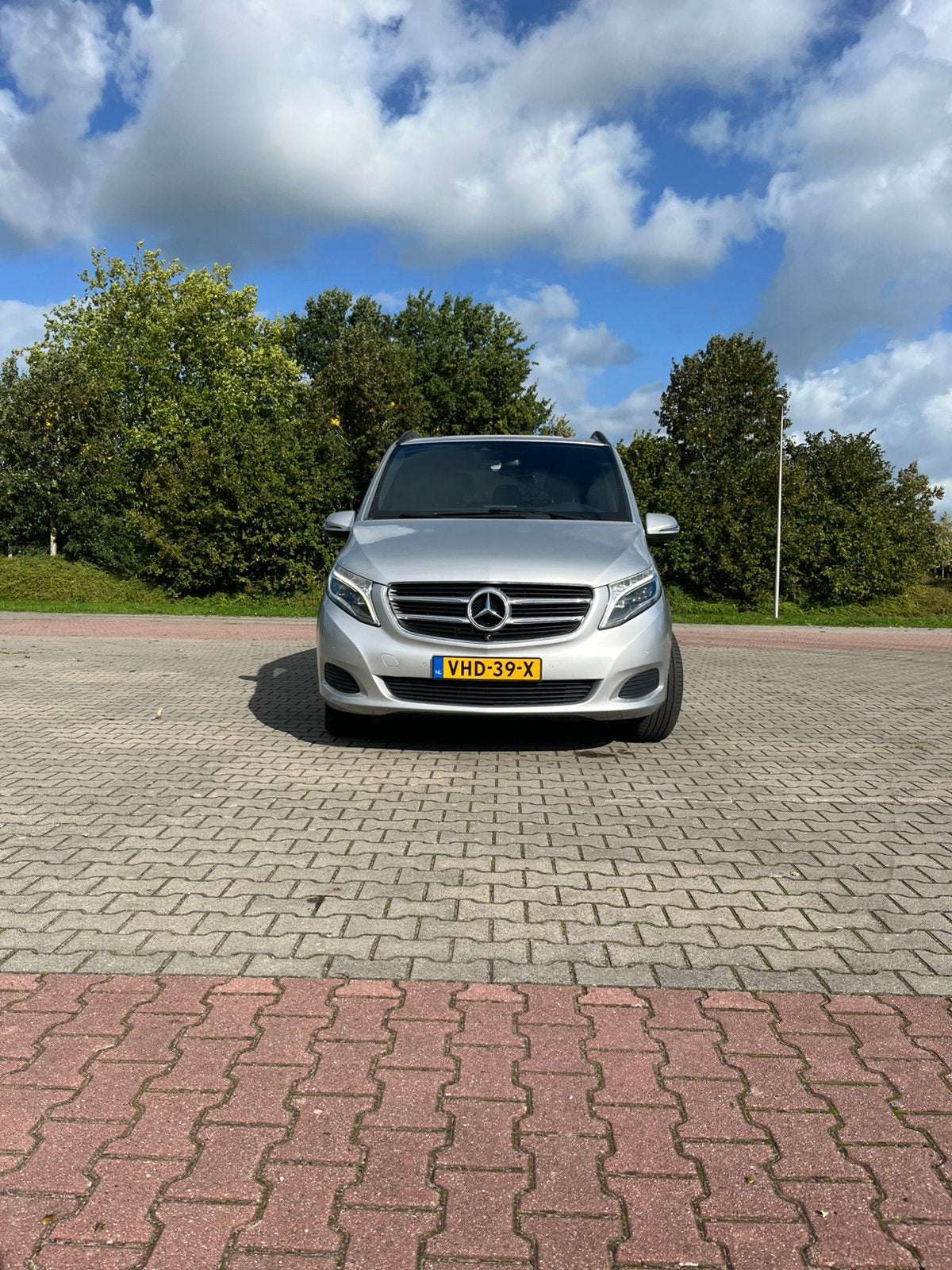 Mercedes-Benz vito V-klasse 2017 Grijs, Auto's, Achterwielaandrijving, Zwart, 4 cilinders, 2500 kg