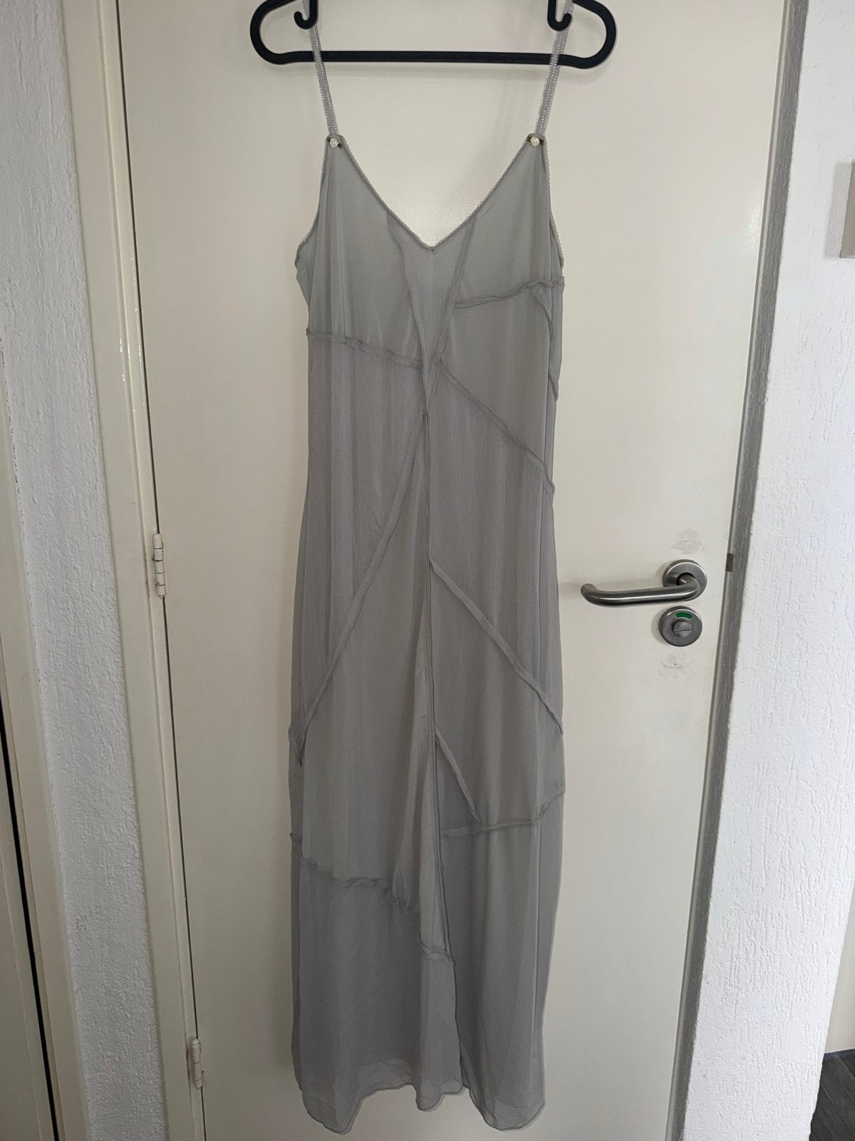 Zara lange jurk grijs maat M met roosjes, Maat 38/40 (M), Nieuw, Ophalen of Verzenden, Grijs
