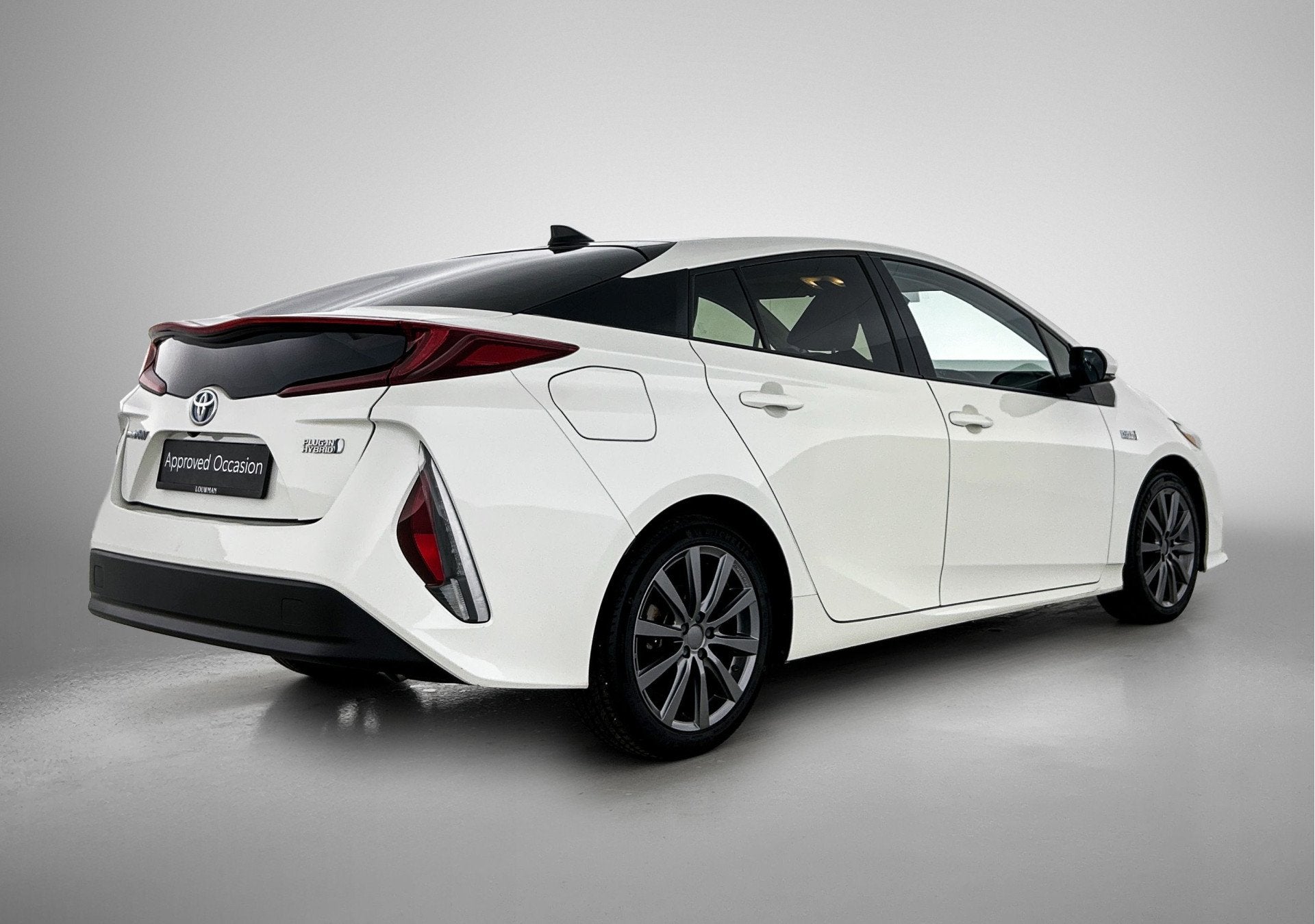Toyota Prius 1.8 Plug-in Business Plus | Premium uitgevoerd, Auto's, Toyota, Stof, Gebruikt, 4 cilinders, 1505 kg