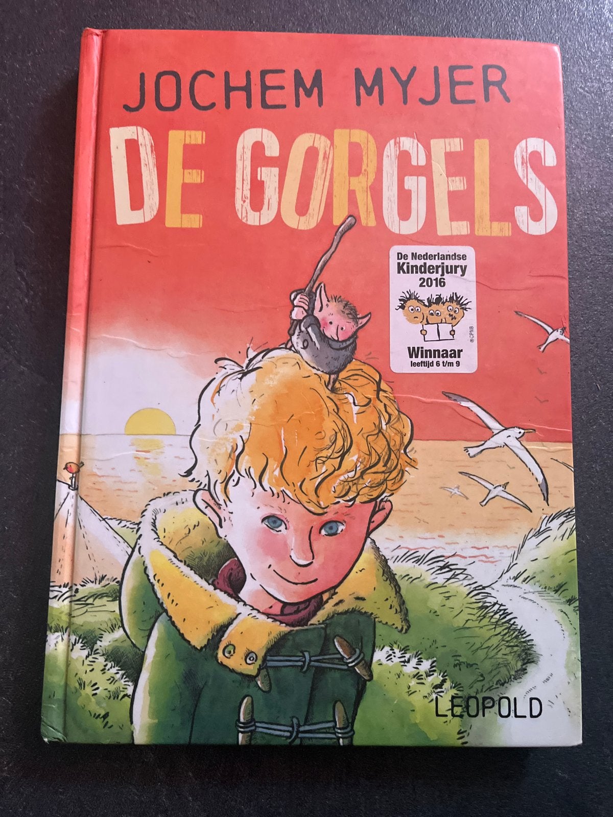 Jochem Myjer - De Gorgels (Kinderjury Winnaar 2016), Boeken, Ophalen of Verzenden, Gelezen, Fictie