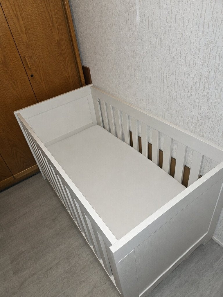 Te koop aangeboden meegroeibed van Interbaby 140 x 70 cm, Ophalen, Gebruikt, Overige typen