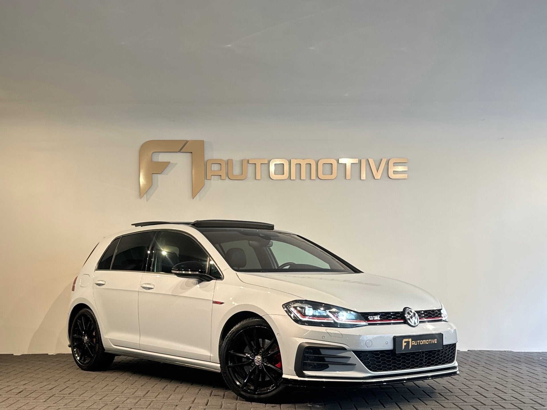 Volkswagen GOLF 2.0 TSI GTI Pano|Memory|Keyless|DCC|Dynaudio, Dealer onderhouden, Gebruikt, 4 cilinders, Wit