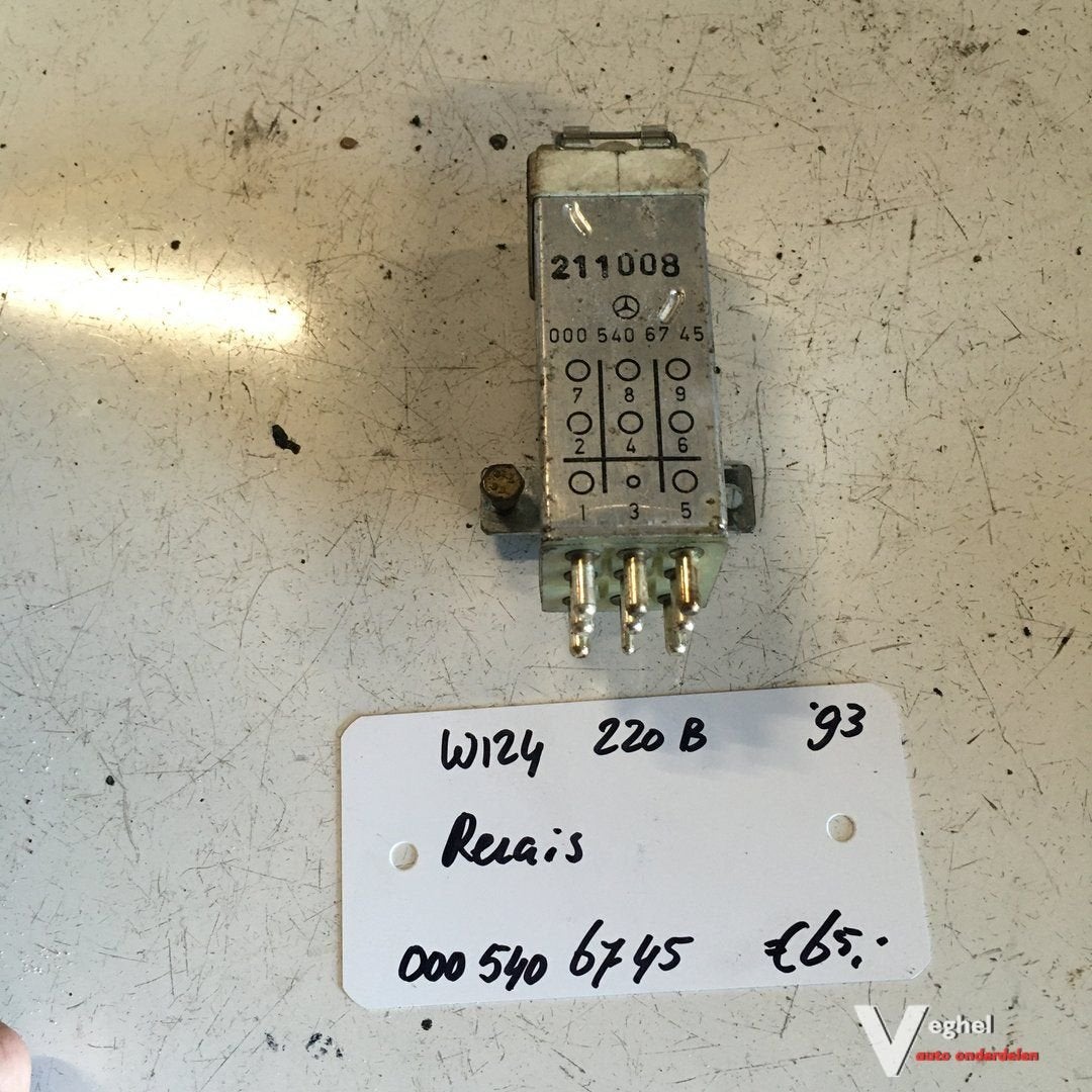 Mercedes W124 220 Benzine 1993 Overspanningsregelaar / Relai, Auto-onderdelen, Elektronica en Kabels, Gebruikt, -, -, Ophalen of Verzenden