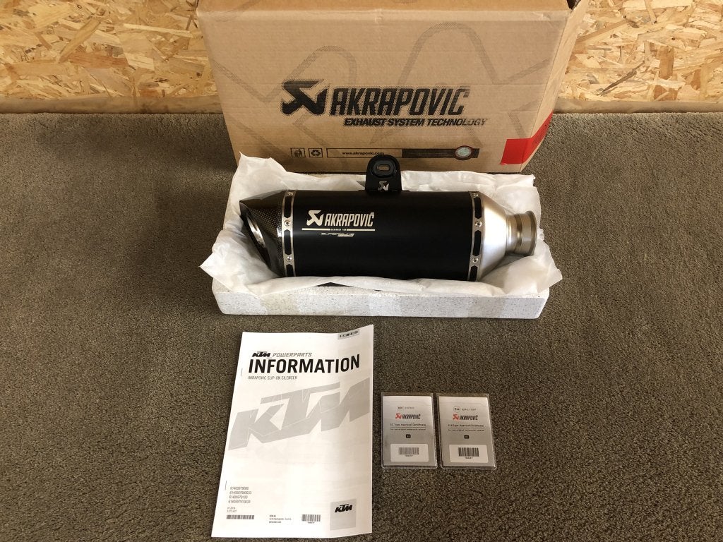 Akrapovic Black uitlaat demper KTM 1290 Superduke R GT nieuw, Motoren, Verzenden, KTM, Stallhofnerstraße 3, Betriebsgebiet Süd, Mattighofen, Oberösterreich, 5230, AT