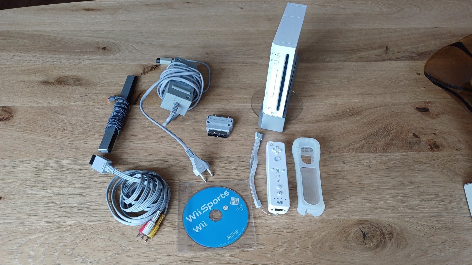 Wii + (wii sport), Ophalen of Verzenden, Gebruikt, Met 1 controller, Met games