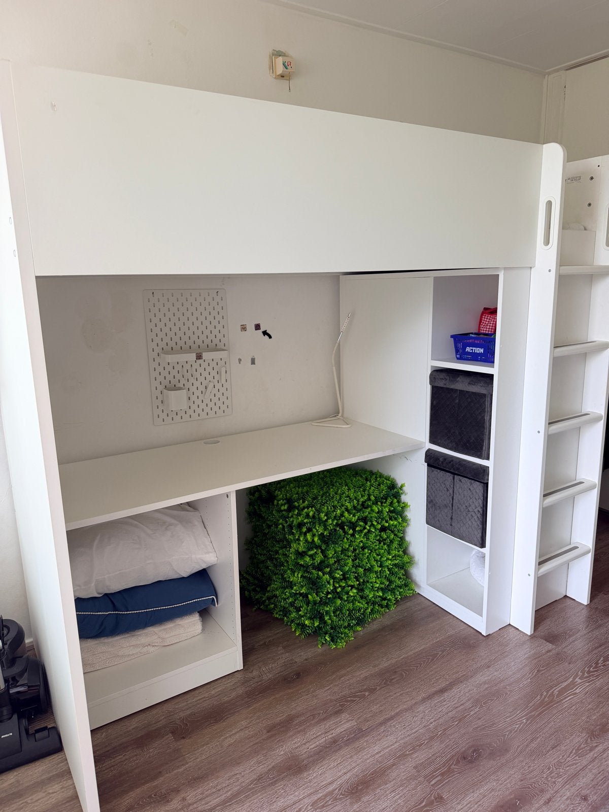 IKEA Hoogslaper met bureau en opbergruimte - Zo goed als nie, Eenpersoons, 210 cm, Minder dan 160 cm, Ophalen of Verzenden