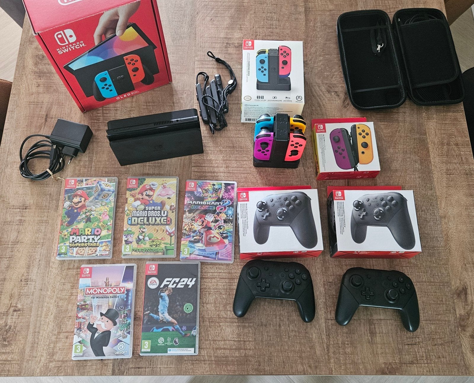 Nintendo Switch (OLED) 2 controllers pro, laad station, 4con, Switch 2019 Upgrade, Met games, Ophalen of Verzenden, Zo goed als nieuw