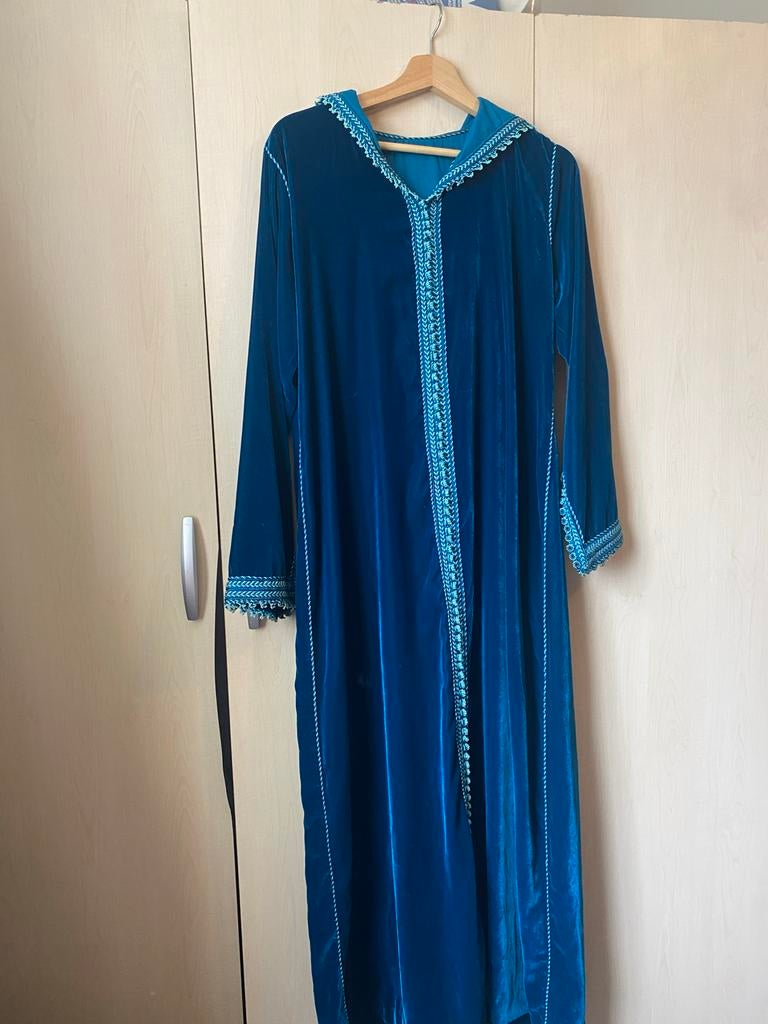 Prachtige blauwe fluwelen Marokkaanse Kaftan, Maat 38/40 (M), Blauw, Ophalen of Verzenden, Zo goed als nieuw