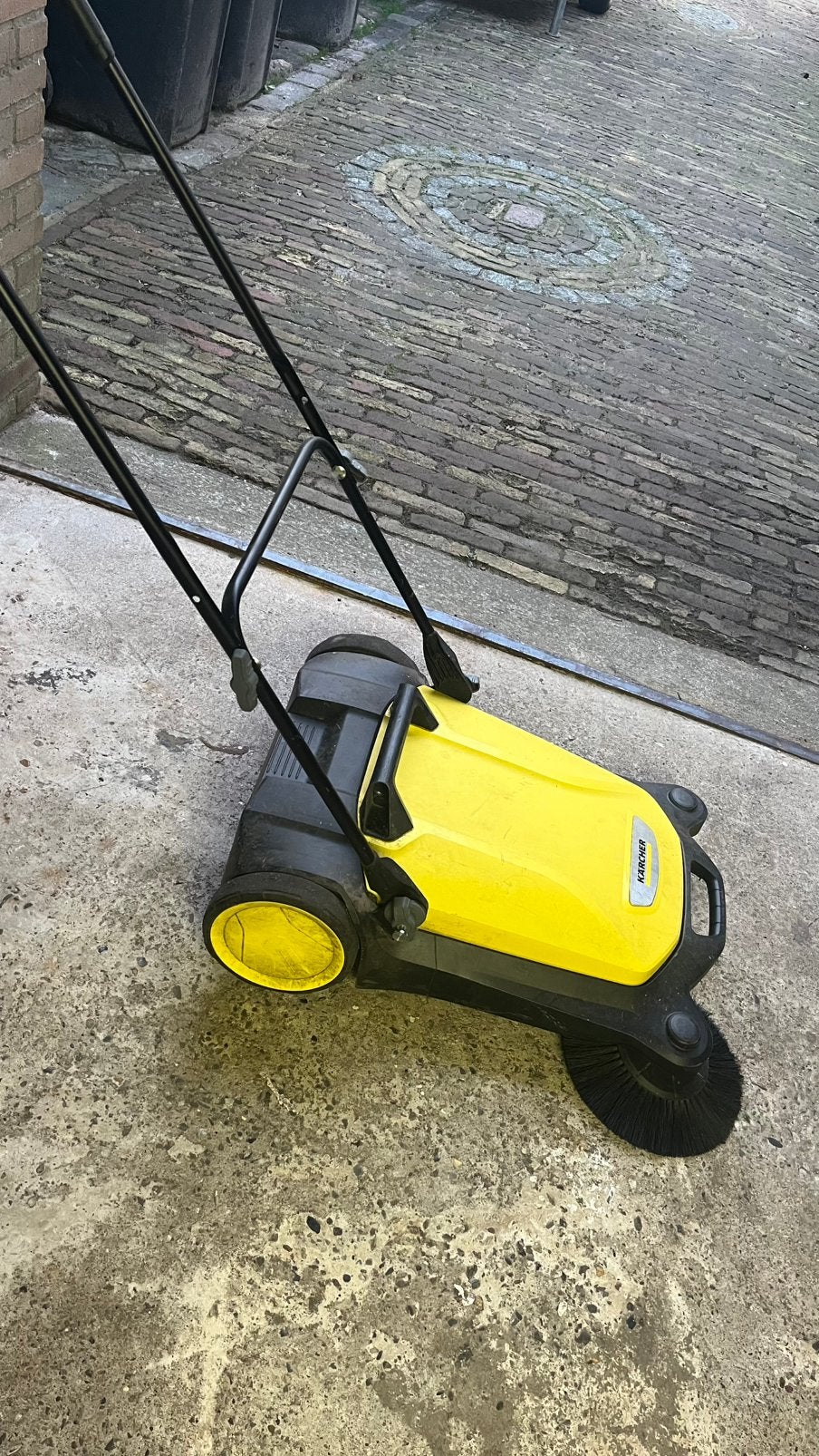 Karcher Twin S4 veegwagen om te repareren of tbv onderdelen, Ophalen, Zo goed als nieuw