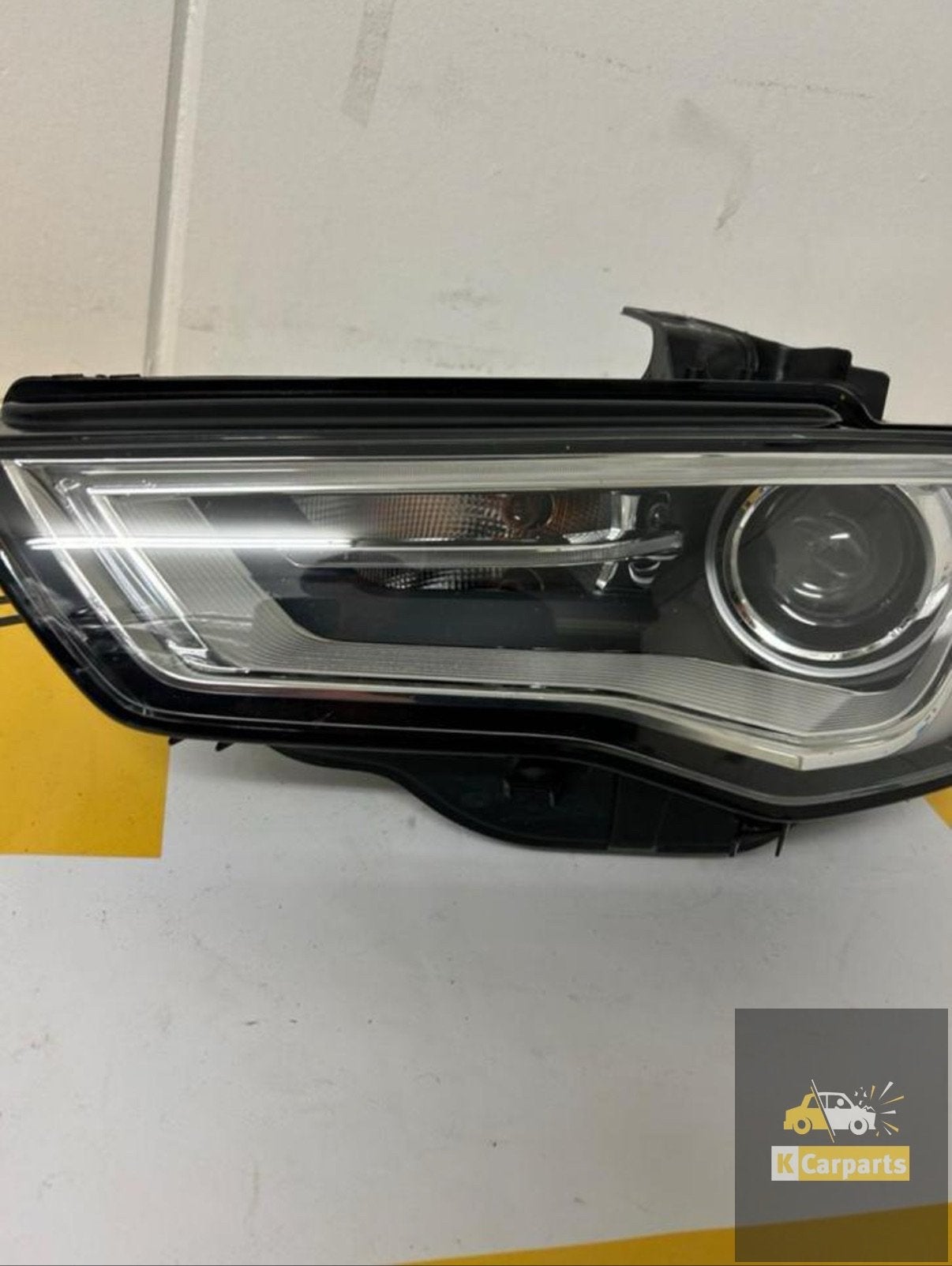 Koplamp Audi A3 8V Bixenon 2012-2016 8VO941031 Linksvoor, Gebruikt, AUDI AG, Auto-Union-Strasse 1
85045  Ingolstadt, DE, Kundenbetreuung@audi.de
