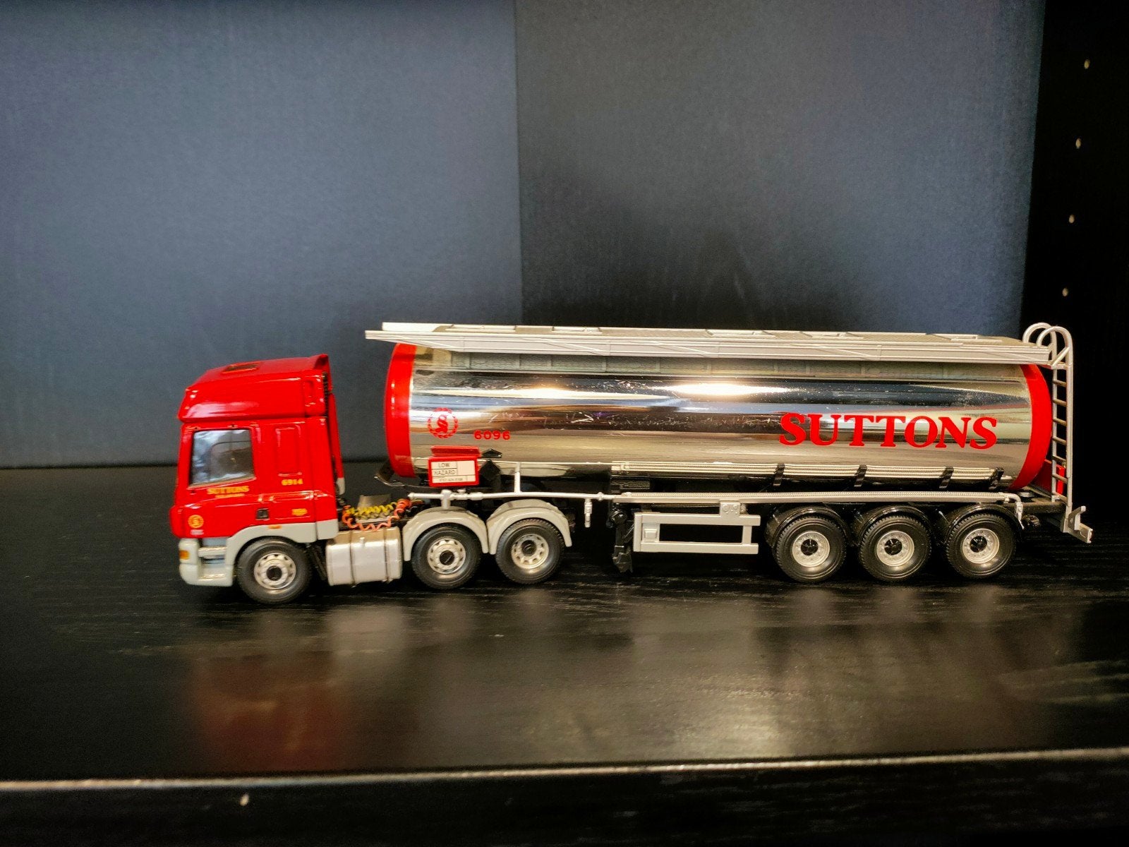 Corgi 1:50 DAF CF Suttons Tanker (CC13602), Ophalen, Zo goed als nieuw, Overige merken