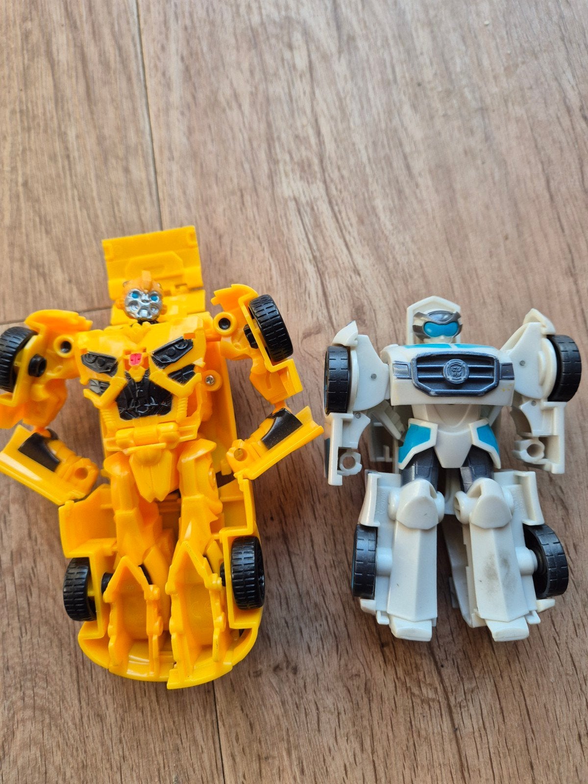 BumbleBee autobot en andere transformers autobot, Verzamelen, Transformers, Overige generaties, Ophalen of Verzenden, Gebruikt