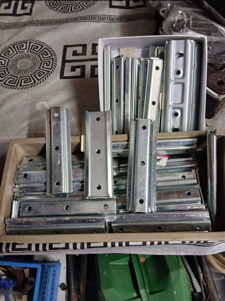 Metalen bevestigingsbeugels - Diverse maten voor box spring, Ophalen of Verzenden, Gebruikt, 100 tot 250 mm, Overige typen