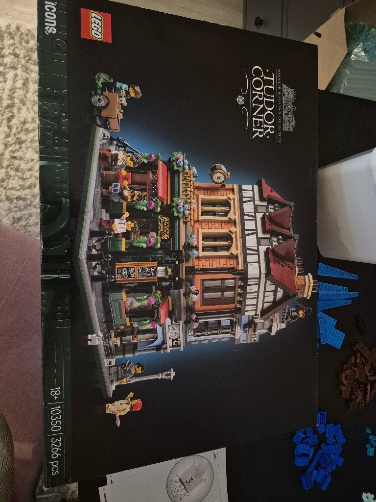 Lego tudor corner 10326, Overige thema's, Lego, Ophalen of Verzenden, Zo goed als nieuw
