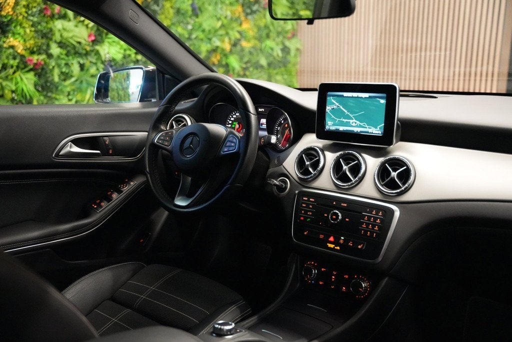 Mercedes-Benz CLA-klasse Shooting Brake 180 Automaat / Camer, Auto's, Mercedes-Benz, CLA, 730 kg, Gebruikt, 4 cilinders