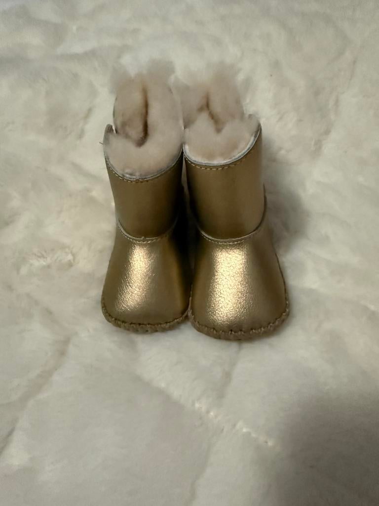 Baby uggs maat 18, Ophalen of Verzenden, Zo goed als nieuw, Jongetje of Meisje, Schoentjes