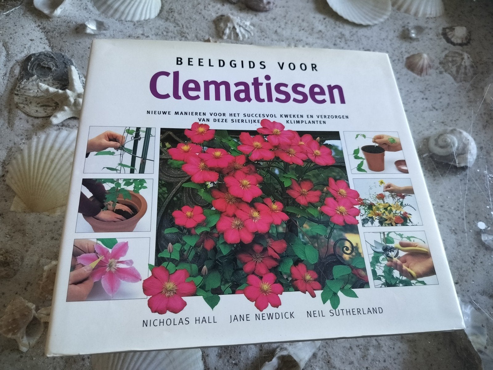 Beeldgids voor clematissen, Boeken, Ophalen of Verzenden, Gelezen, Hall