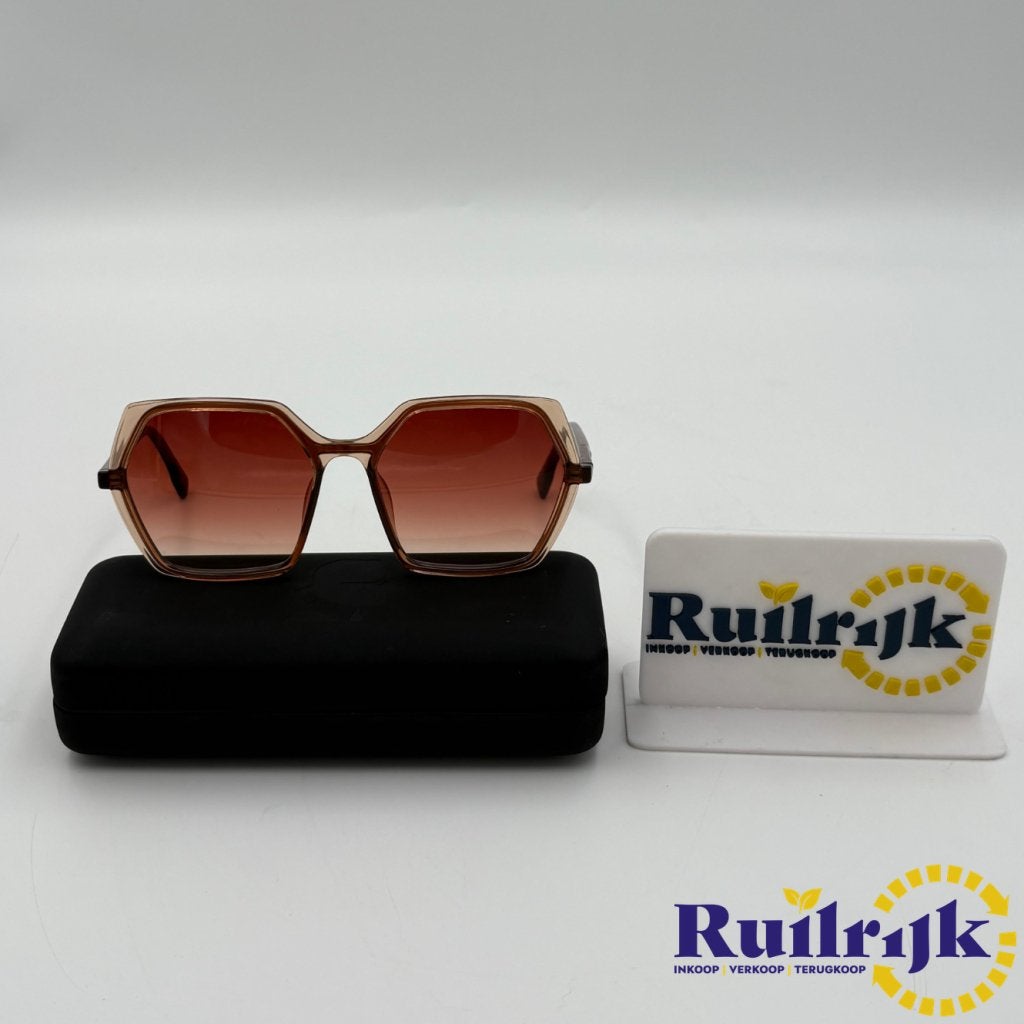 Karl Lagerfeld KL6083S Zonnebril Dames - Zgan, Karl Lagerfeld, Zo goed als nieuw, Support@karllagerfeld.com, 4 Rue de la Paix
75002 Paris
France