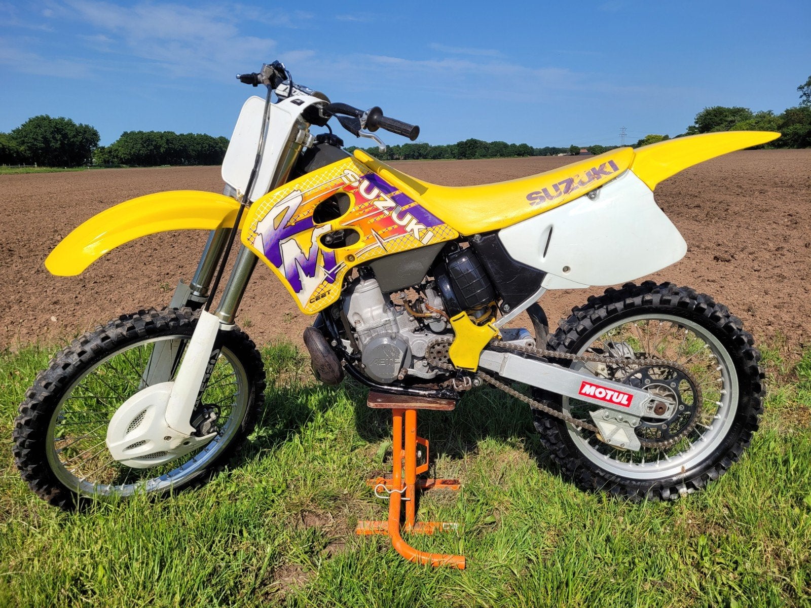 Te koop  suzuki rm 250cc, Gebruikt, Crossmotor, Meer dan 35 kW, Minimaal motorrijbewijs A2
